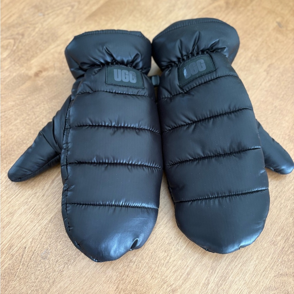 Women’s UGG Black Quilted Puffer Mittens